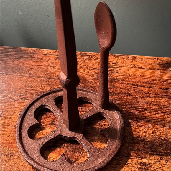 Cast Iron Papertowel holder - Picture 4 of 8